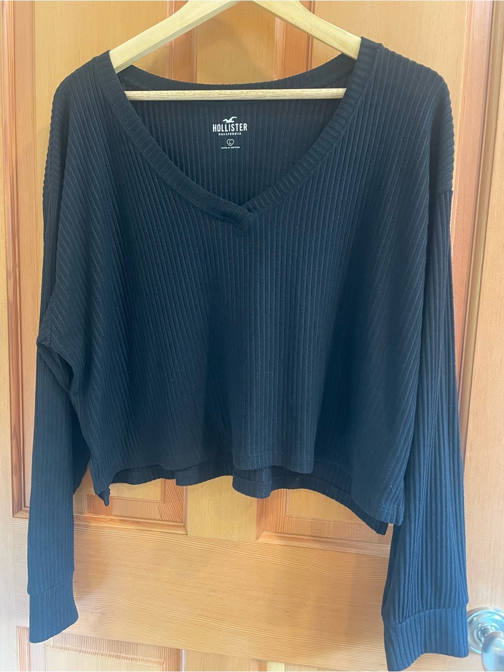Hollister V-Neck Ribbed Cropped Top, Black